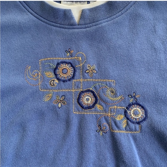 Baxter and Wells Vintage Embroidered Crewneck Sweatshirt Blue - Picture 3 of 3